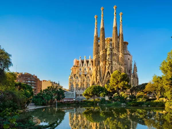 Odwiedź katedrę w Barcelonie w pobliżu kempingu Roan Bella Terra.