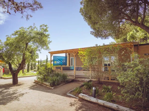 Domek mobilny Premium Lounge na kempingu Roan El Garrofer.