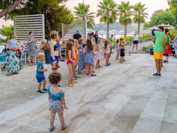 Mini disco w klubie dla dzieci na kempingu Roan Amadria Park Trogir.