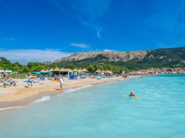 Plaża na kempingu Roan Baška Beach Resort