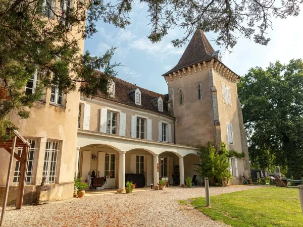 Zamek w Roan na kempingu Château de Fonrives.