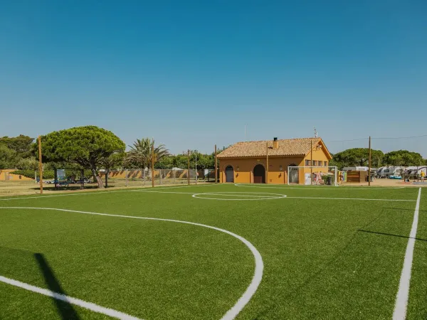 Wielofunkcyjne boisko sportowe na kempingu Roan Bella Terra.