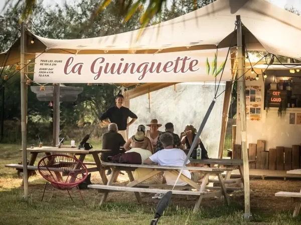 Noc food trucków na kempingu Roan Méditerranée Plage.