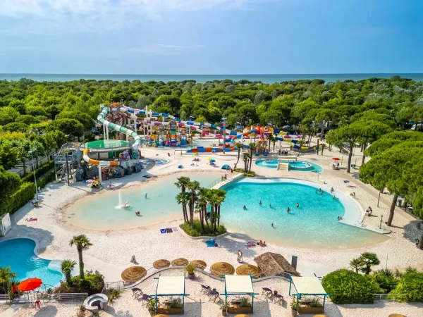Przegląd kompleksu basenów kempingu Roan Union Lido Mare.