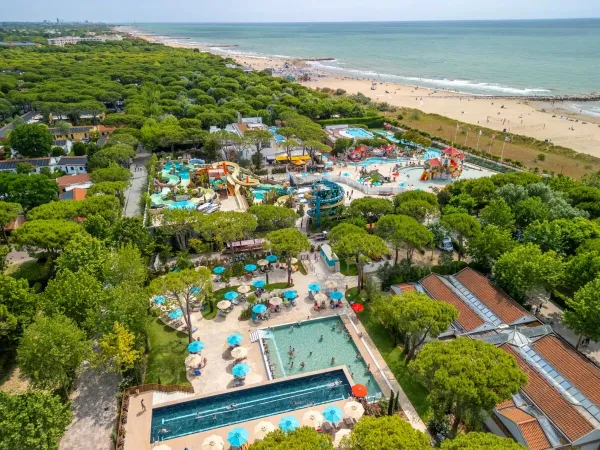 Odnowiony basen w sezonie 2025 na kempingu Roan Union Lido Mare.