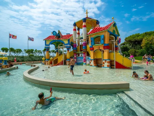 Odnowiony kompleks basenów "Speedy Island" na kempingu Roan Union Lido Mare.