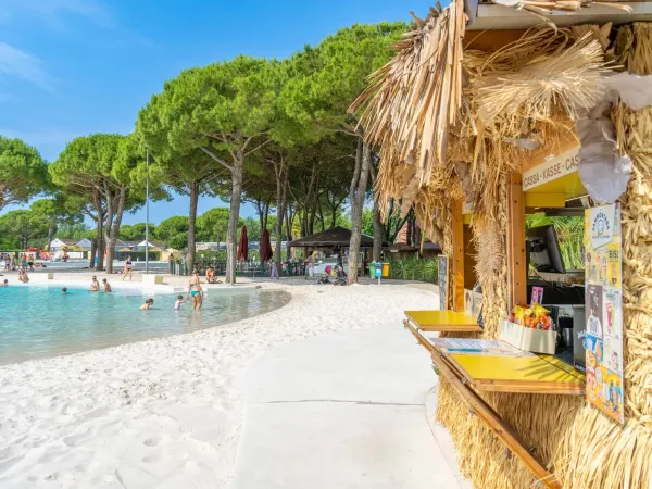 Basen lagunowy na kempingu Roan Union Lido Mare.