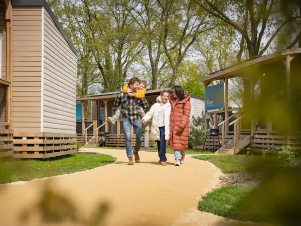Słoneczny zimowy dzień na kempingu Roan Marvilla Parks Kaatsheuvel.