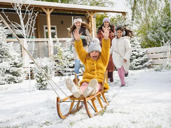 Zimowa zabawa na kempingu Roan Marvilla Parks Kaatsheuvel.