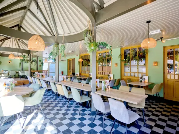 Restauracja "Grand café Sands" na kempingu Roan Marvilla Parks Kaatsheuvel.