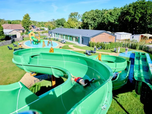 Zjeżdżalnie na kempingu Roan Marvilla Parks Kaatsheuvel.