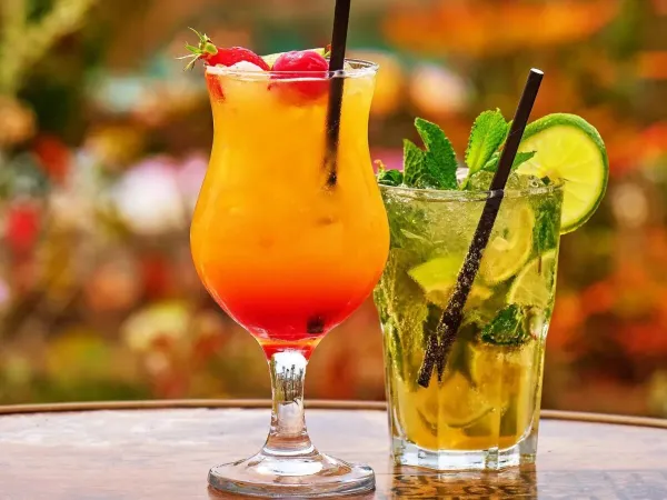 Smaczne koktajle dostępne na kempingu Roan Le Petit Mousse.