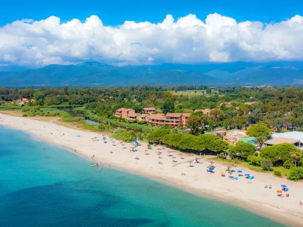 Kemping Roan Arinella Bianca położony jest przy pięknej piaszczystej plaży.