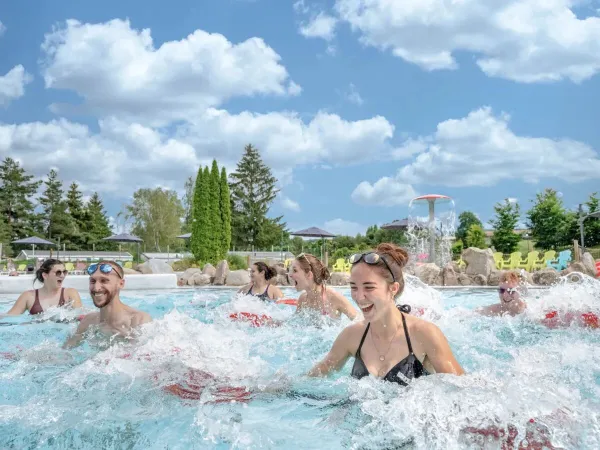 Siłownia wodna na kempingu Roan Domaine des Bans.