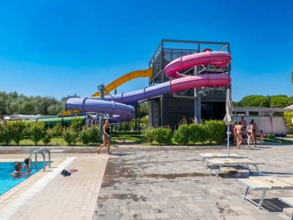 Zjeżdżalnie na kempingu Roan Marina Julia Camping Village.