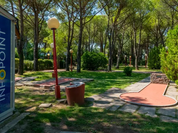 Minigolf na kempingu Roan Marina Julia Camping Village.