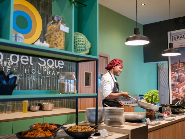 Widok na kuchnię na kempingu Roan Tanuta Primero.