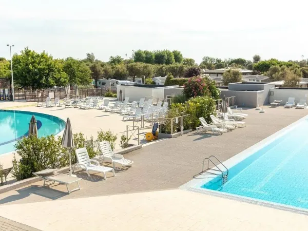 Kompleks basenów na kempingu Vigna sul Mar.