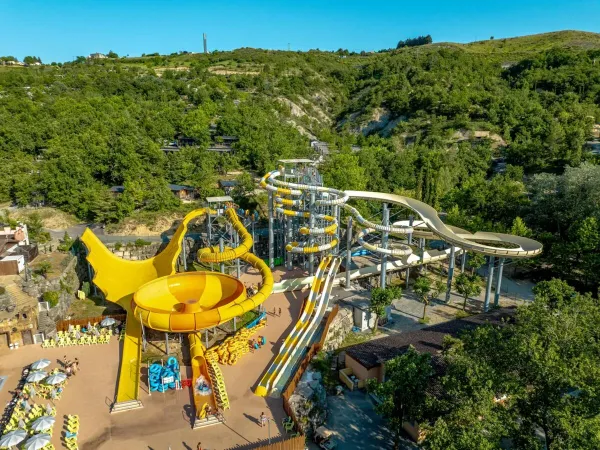 Spektakularne zjeżdżalnie na kempingu Roan Le Pommier.