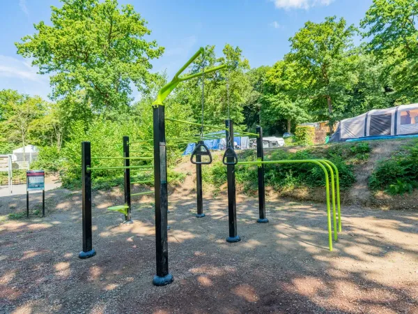Fitness na świeżym powietrzu na kempingu Roan Le Lac des Vieilles Forges.