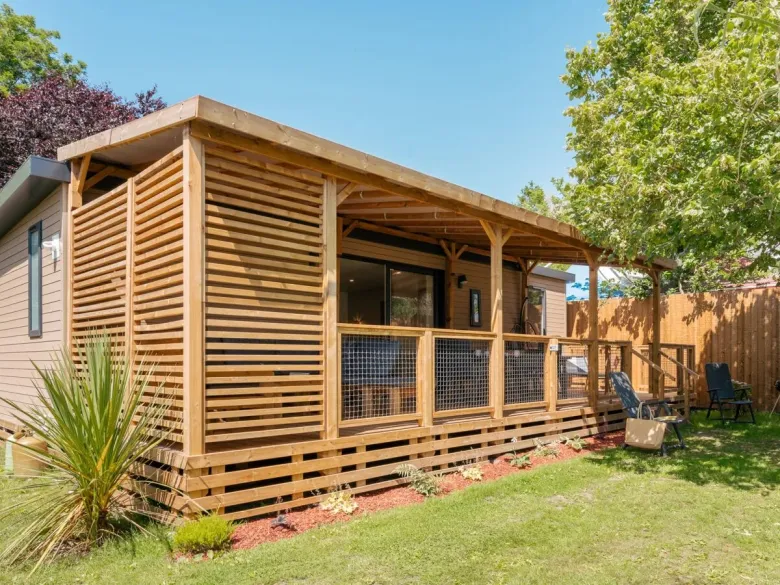 Domek mobilny Supreme Plus Lounge na kempingu Roan La Vallée.