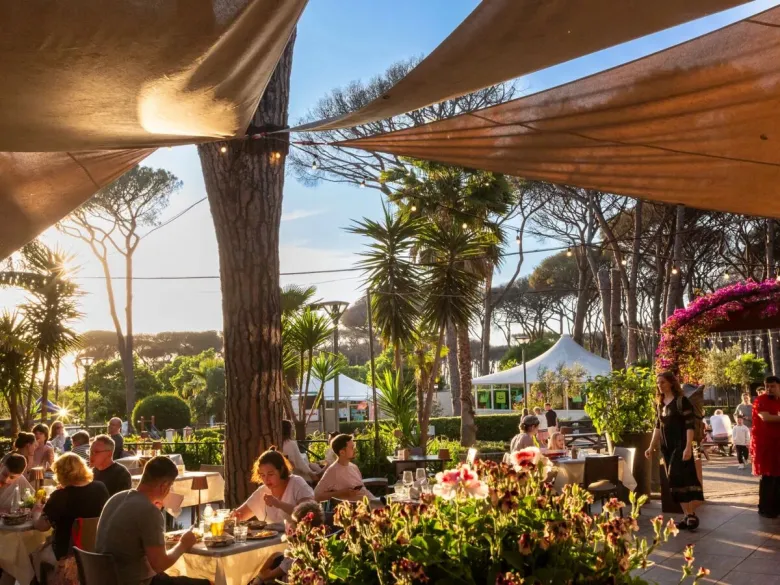 Restauracja w wiosce Roan hu Fabulous.