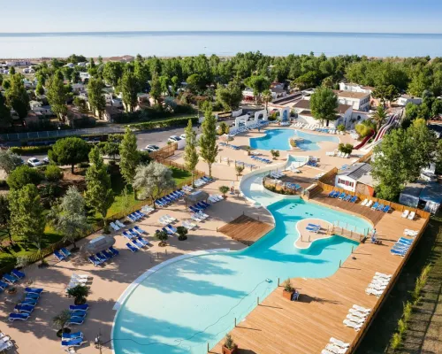 Przegląd basenów na kempingu Roan Méditerranée Plage.