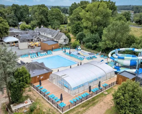 Przegląd parku wodnego na kempingu Domaine de la Brèche.