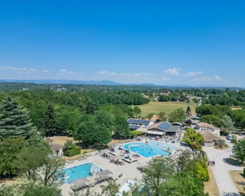 Przegląd basenu kempingu Roan La Grand Terre.