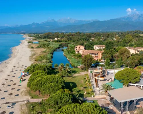 Przegląd kempingu Roan Arinella Bianca na Korsyce.