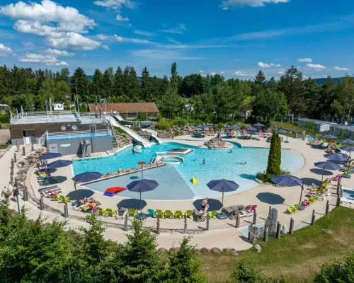 Basen na kempingu Roan Domaine des Bans.