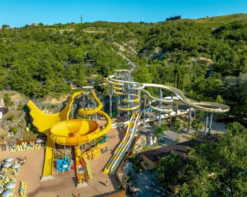 Spektakularne zjeżdżalnie na kempingu Roan Le Pommier.