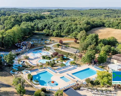 Nowa zjeżdżalnia i zjeżdżalnia wyścigowa na kempingu Roan Saint Avit Loisirs.