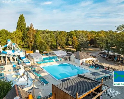 Przegląd parku wodnego na kempingu Domaine de la Brèche.