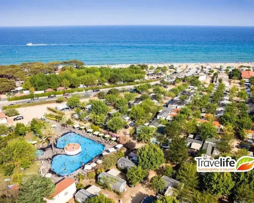 Kemping Roan Alannia El Pinar sfotografowany z góry.