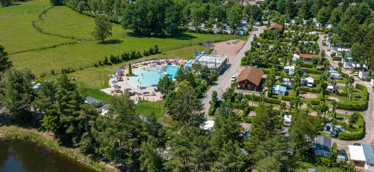 Imponująca przyroda położona wokół kempingu Domaine des Bans.