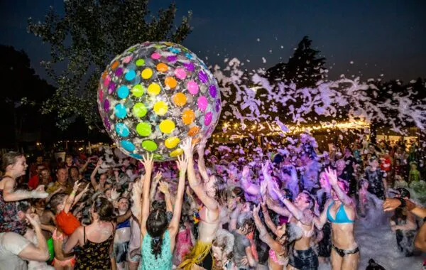 Wakacje na campingu z nastolatkami