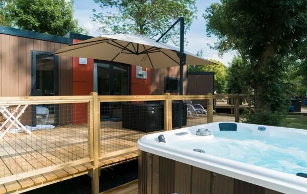 Supreme Plus z jacuzzi