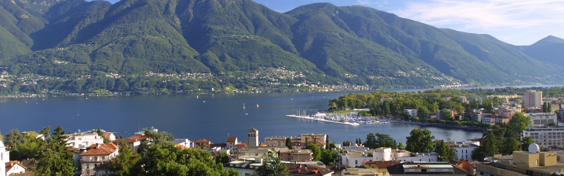 Widok na Jezioro Maggiore camping Okay Lido we Włoszech