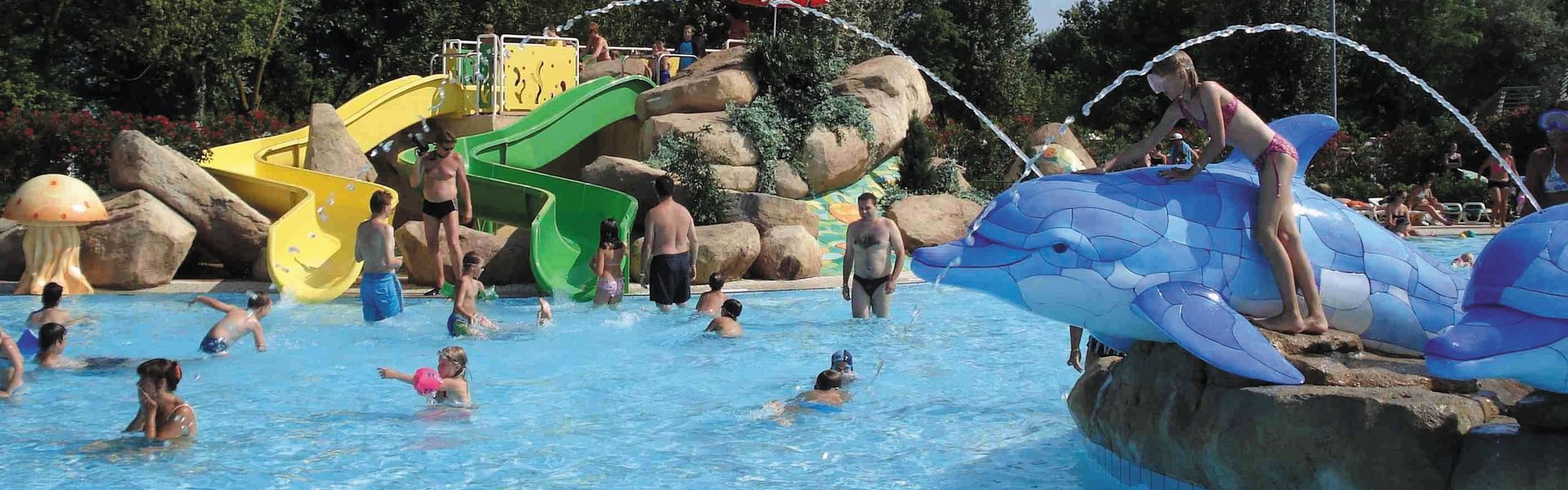 Baseny ze zjeżdżalniami i atrakcjami dla dzieci na campingu Marina di Venezia we Włoszech