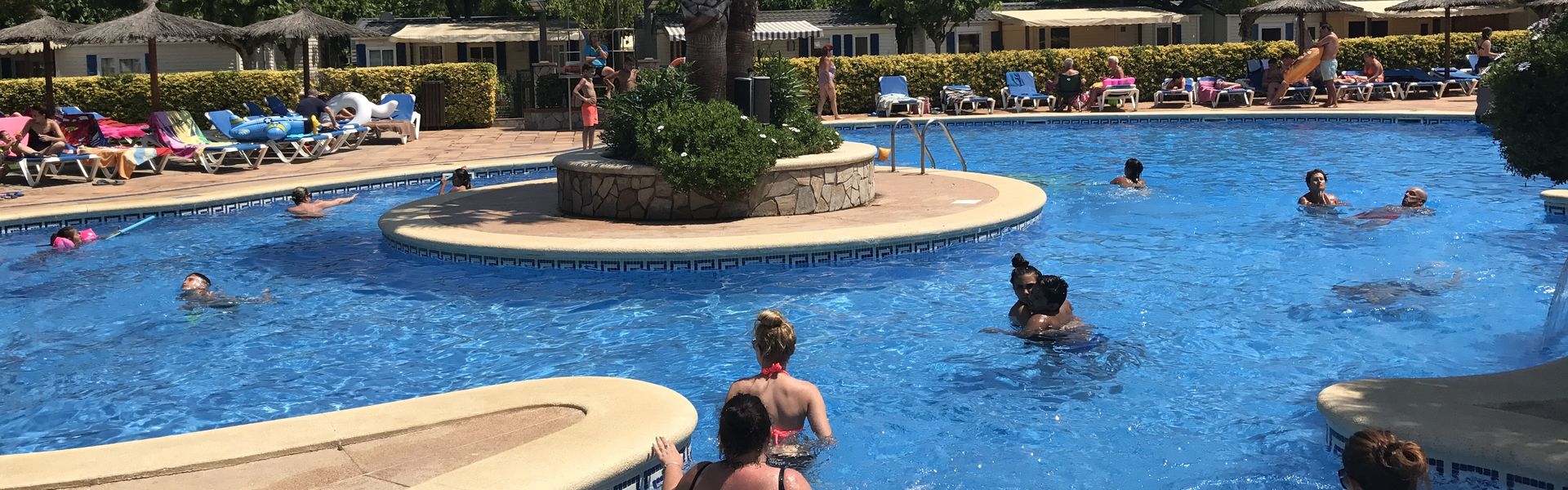 Baseny na campingu La Masia bliskom Blanes na Costa Brava w Hiszpanii