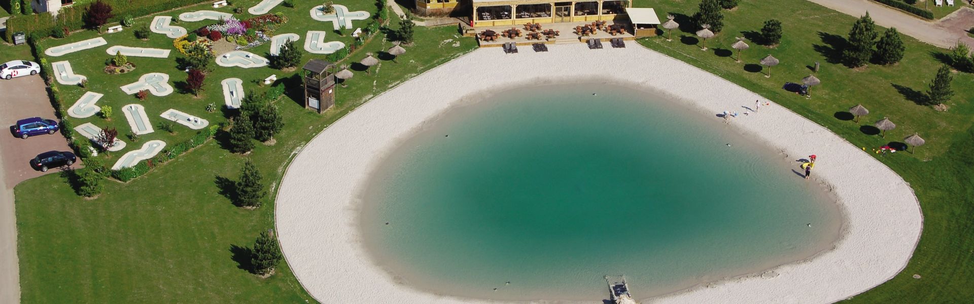 Widok z góry na camping La Croix du Vieux Pont