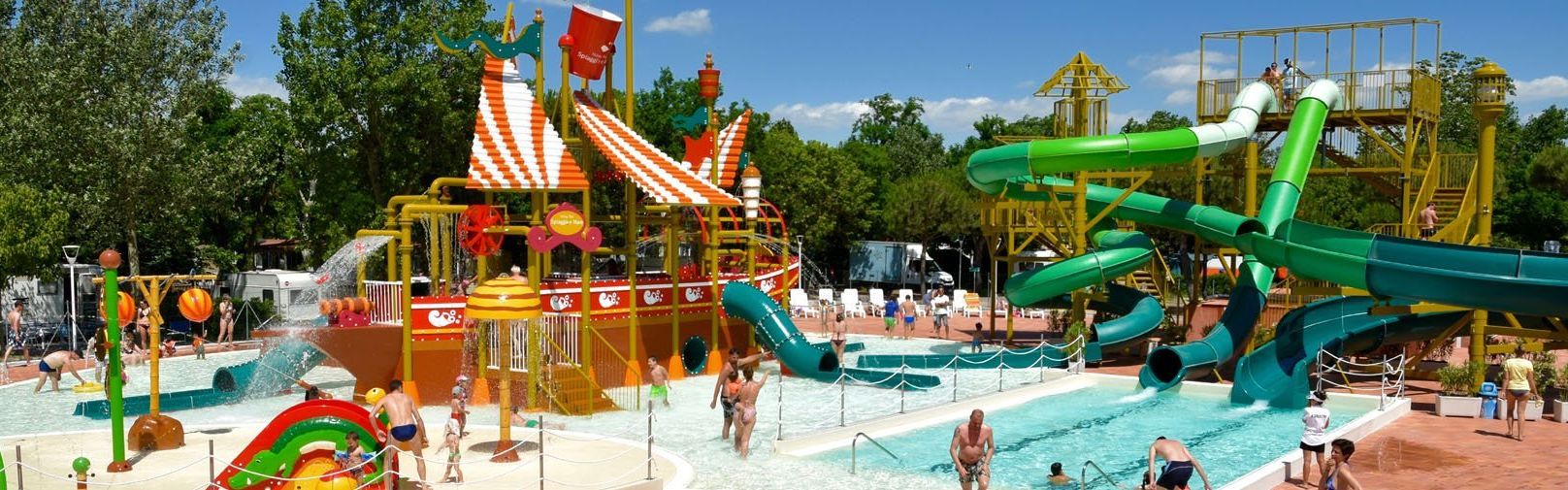 Kompleks basenowu na campingu Spiaggia e Mare nad Adriatykiem